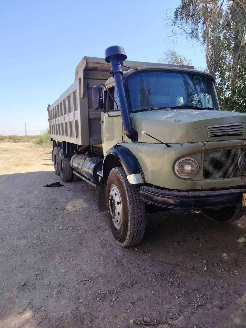 قجمه البيع موديل 89 جيف 18 كير 90 مكينه عادي جديده مكفوله من كلشي رقم نجف بسمي تحويل  مباشرمكاني واسط قضاءالحي طويله بلاديه مصبوغه عام سياره ***********
