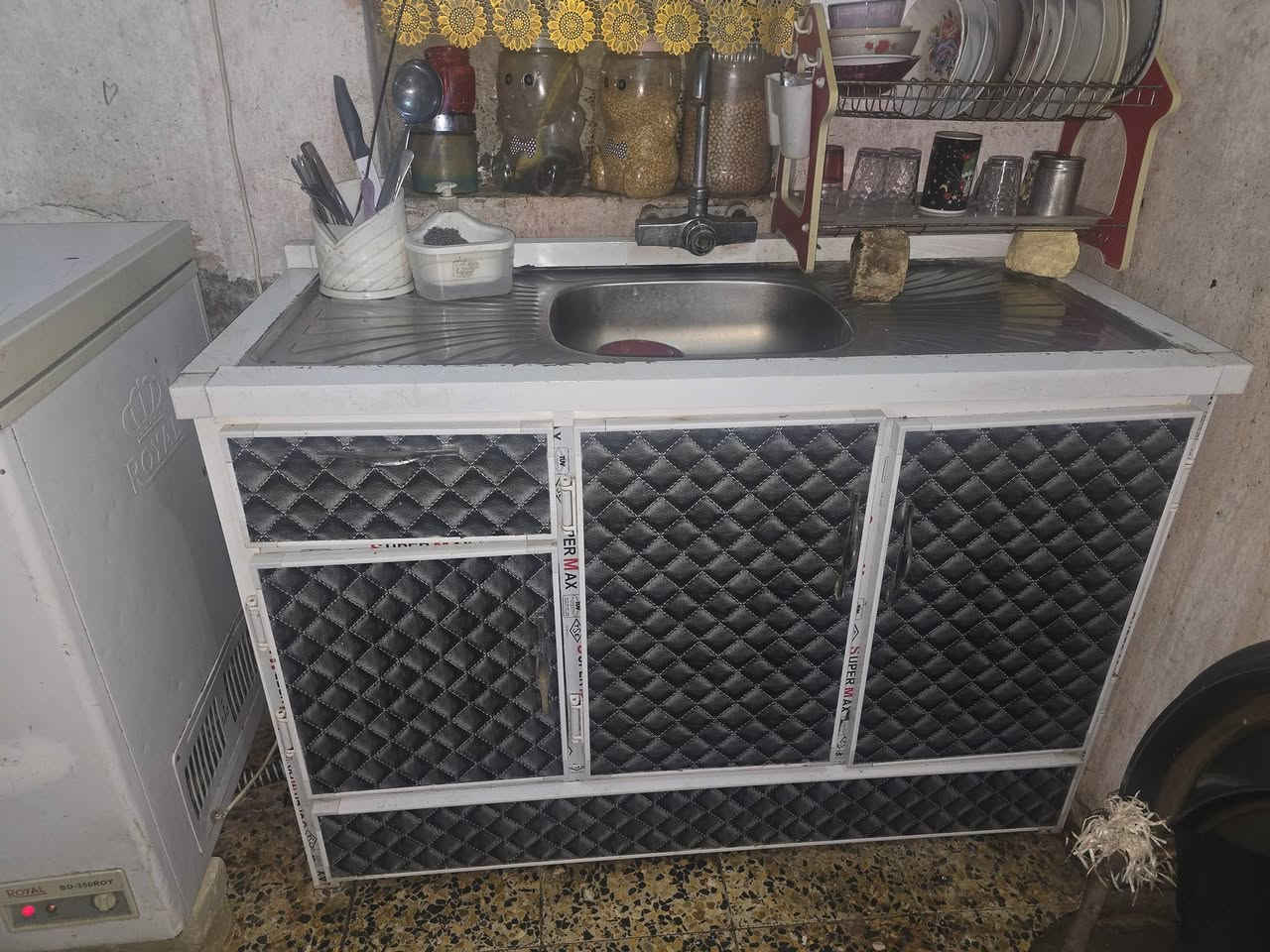 سلام عليكم غراض مال بيت مستعمله قليل 
كنتور ابو السته ملحق تفصال صالي 20يوم من فصلتهه 
تخم ديوان 10قطع 
كاونتر والسنك 
بلازمه حجم 60بعدهه حته ما مشغلينهه 
اوفن مال معجنات بل كارتون ما مستخدم 
مكاني ميسان قضاء المجر الكبير 
خاص لو تخابر وبيك خير وتدلل 
***********
