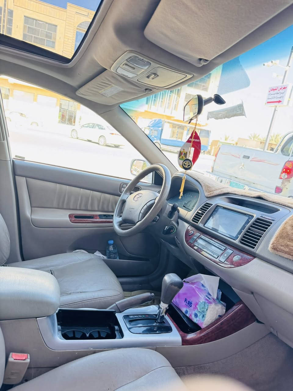 السلام عليكم
للبيع كامري  2005 فول موصفات كراند 
محرك 6 سلندر فتحه كشانه جلد تحكم كأمره 
برده خلفيه فتحه  تخم تاير محرك كير كفاله 
رقم بغداد تحويل  مباشر  السعر شده و5 شراي يتصل 
مكان الانبار الرمادي ***********
