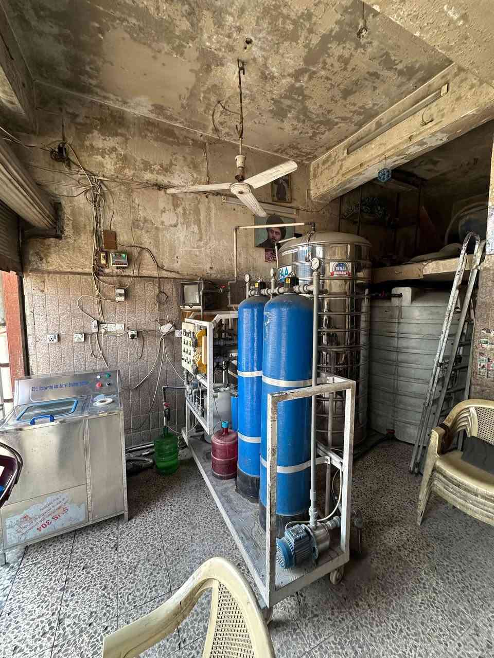 سلام عليكم. محطه ام ١٠٠٠  يطالي
وياه تانكيات عدد 2  واحد سل ستيل ابو ٣٠٠٠ واحد ٥٠٠٠
محطه بعد جديده ويطالي.  وياه غساله مال دبات يعني ابيع شلعه وحده  ويه ميز ترس محطه كامله مكمله 

اني موكلف بل نشر  

***********
