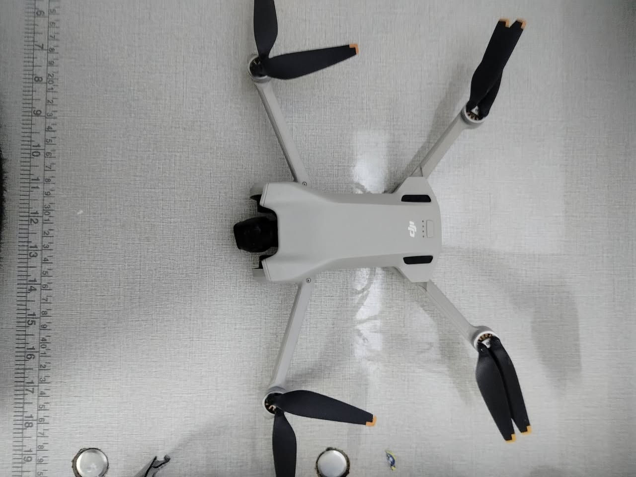 السلام عليكم متوفر درون Dji mnae 3 Combo للبيع   درون كومبو ثلاث بطاريه  درون معروف درون  واتساب ***********درون دي جي آي ميني 3 برو (DJI Mini 3 Pro)  يتميز بالعديد من المواصفات الرائعة، إليك بعضها:
- *الوزن*: 249 جرام
- *دقة الكاميرا*: 48 ميجابكسل، تصوير فيديو 4K HDR
- *مدى التحكم*: 12 كم
- *زمن الطيران*: يصل إلى 34 دقيقة
- *نظام النقل*: DJI O3
- *الاستقرار*: نظام استشعار قوي للعوائق
- *المزايا*:
- تصوير بانورامي 180 درجة
- تصوير 360 درجة
- نظام طيران ذكي APAS
- تصوير D-Cinelike لإعطاء نتائج جميلة
- خاصية Quick                    ملاحظة ... درون ما اطلع بدون اعتمادا او عربون
