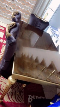 سلام  عليكم ميز نضف كدامك 6 كراسي جدد ول طبله خدوش بسيطه الاستفسار 077...