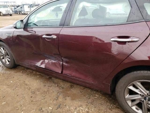 السلام عليكم
اوبتما 2020 وارد حادثها  خفيف موضح بالصور
حدادية تخم تاير تبريد ماعايزة اي شي 
معوقين اقل السنة وتصير حرة 
السعر 140$وبيها مجال 
العنوان السماوة /
***********
