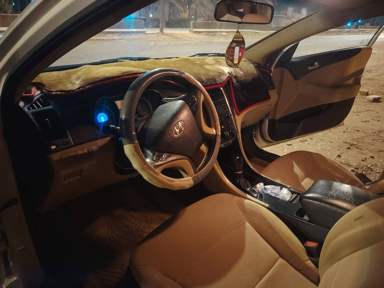 سلام عليكم 
سوناتا 2013 خليجي مكفوله من ضربه فقط شخط بصيط باب السدر موجود بل صوره. السياره جاهزه من كلشي 
السياره باسمي سنويه ما صاقطه بابل 
السعر 128وبيه مجال
مكان النجف 
للستفسار،، ***********
