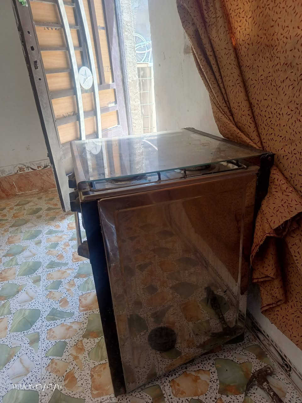 طباخ للبيع شغال سعر ٤٠ وبي مجال المكان كربلاء ***********

