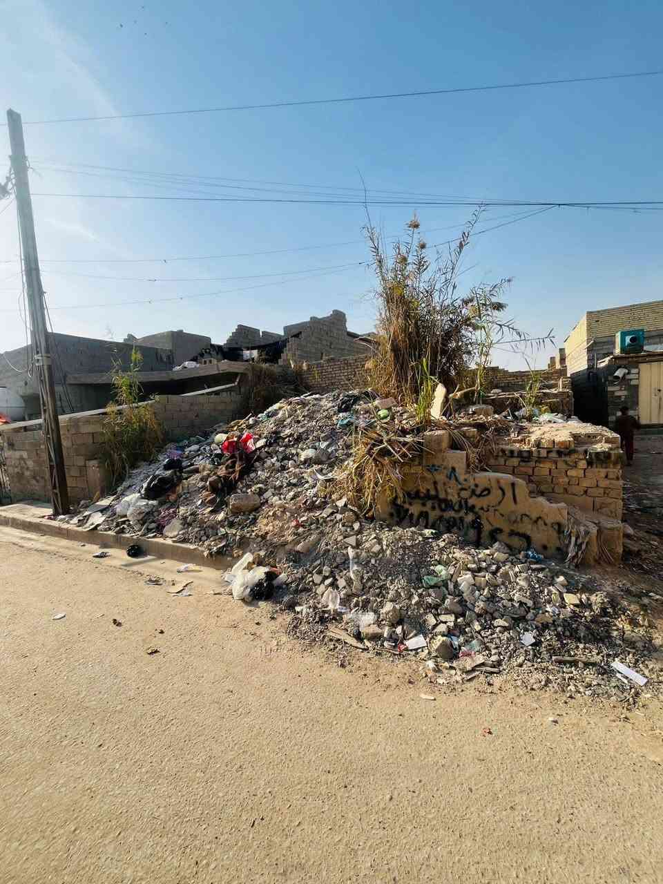 السلام عليكم ورحمة الله وبركاته مكلف بالنشر للبيع قطعة أرض المساحة 200 متر ركن بيها هيكل قديم العنوان سبع قصور شارع أبو علي فرع أبو جعفر أبو المخضر نهاية الفرع القطعة الركن شارع تبليط خدمات كاملة للاستفسار الاتصال على الرقم *********** بغداد, العراق
