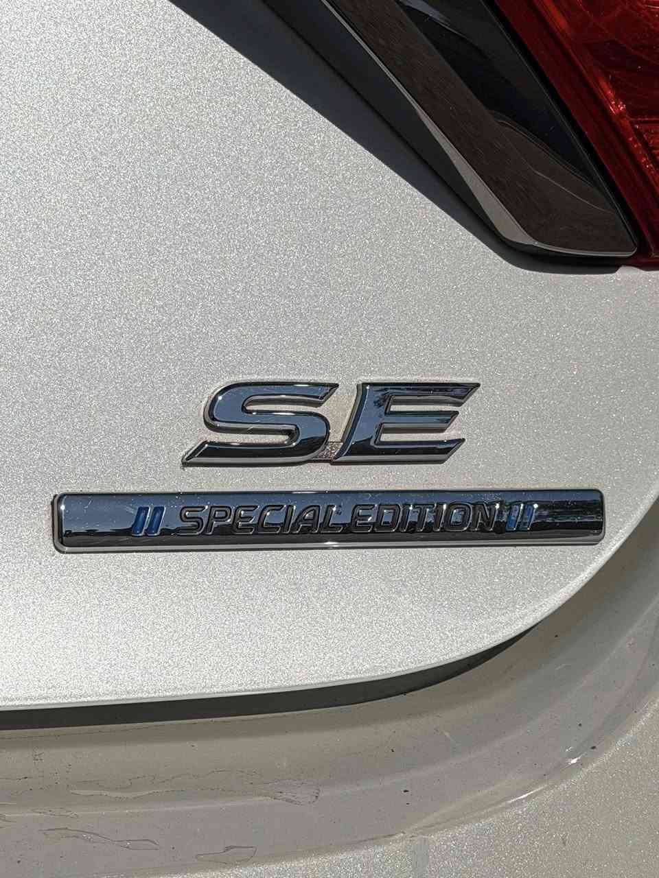 السلام عليكم
كامري 16 فول 1/1 سبشل
داخل ازرك موصفات خاصه
فتحه
بصمه
دبل كزوز
شاشه تحكمات
 شحن لاسلكي
ماشي 100 
ضرر فقط قطعه وحده بنيد
كير محرك بشرط 
رقم سليمانيه تحويل ثاني يوم
المكان صلاح الدين بيجي
السعر 175 وبيها مجال 
***********
