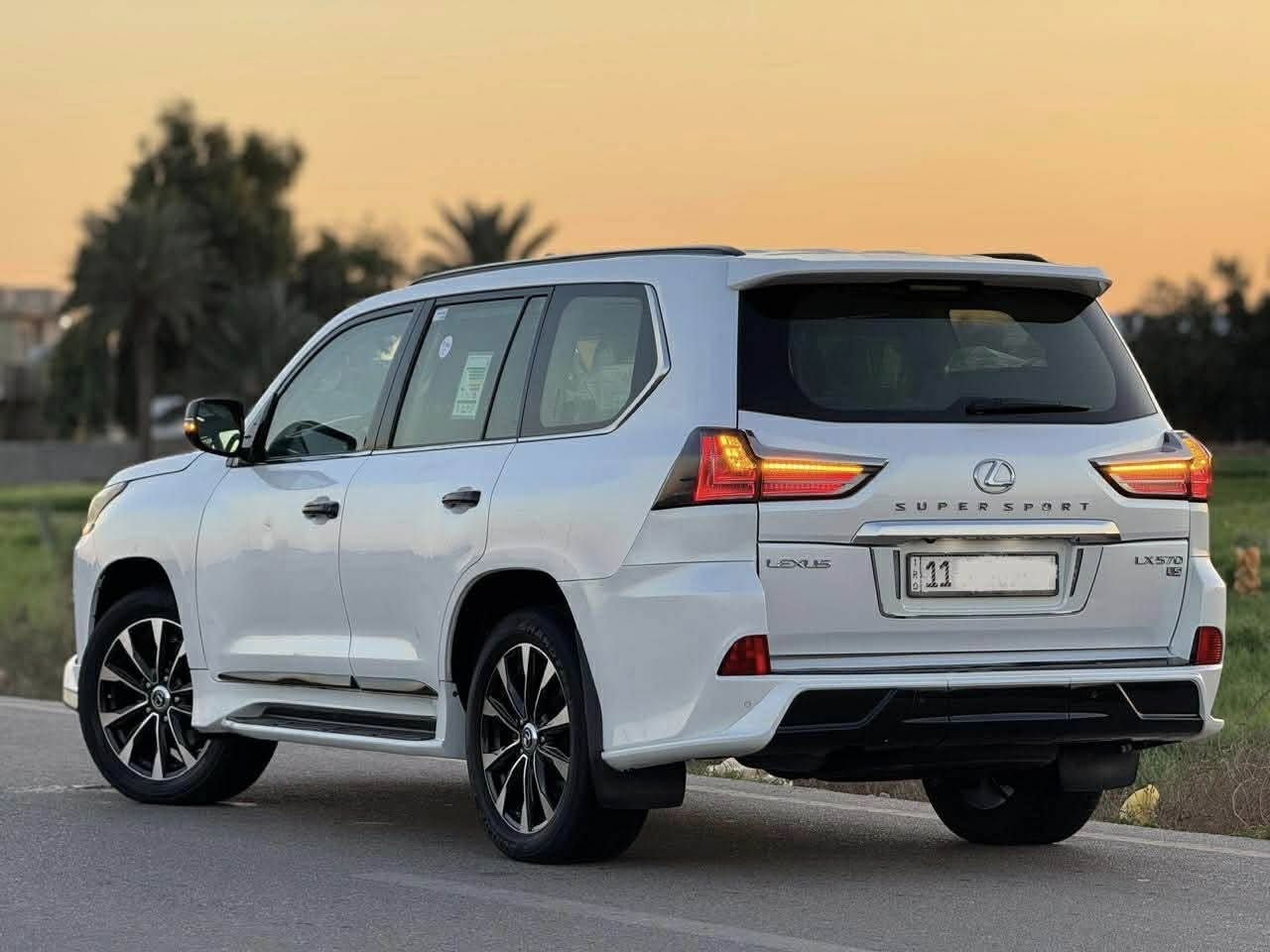 لكزس 2018 خليجي 
كت كورو 
فول مواصفات 1/1
فتحه 
كاميرات 360
رادرات 360
اشاره سحب 
شاحن لاسلكي 
جميع الكراسي كهربائي 
جنطه كهربائيه 
فول مواصفات الكزس غني عن التعريف 
ماشي 85 الف 
بي 3 قطع صبغ فقط
بدون دواخل كله مكفوله 
السونار موجود
السعر 498 ورقه 
للاستفسار 
***********
***********
