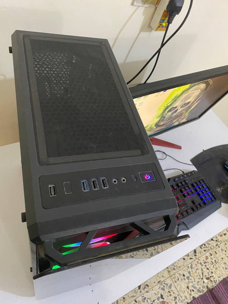 مرحبا 
Pc للبيع نظيف 
المواصفات 
R5 3600
Ram 16 8*2
MB B450 -A pro Max
SSD 128 g
HDD 1 tb
Msi gtx 1660 super 
Power supply 550 watt cooler master 
Case sama 
اما بالنسبة الشاشة فهي ايسر 144 هرتز

السعر الكيس 550 
والشاشة 150 
مع كيبورد و ماوس وباد 
المكان نجف لا يوجد توصيل تجي تفحص بالبيت يمي 
للتواصل *********** متواجد واتساب
