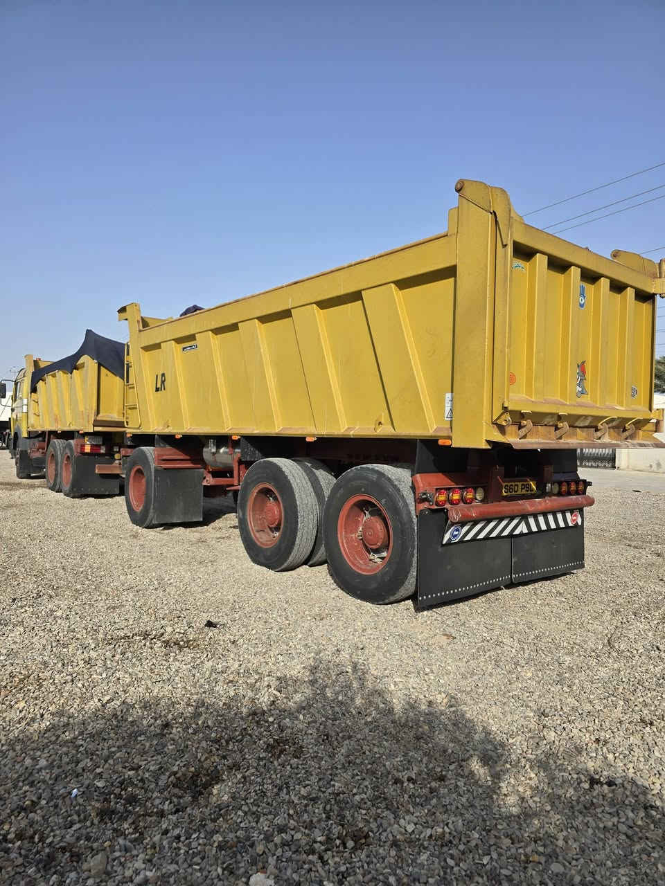 سلام عليكم للبيع البي قاطرة مقطورة موديل1989 حديث بلادي مكينه 35 لا تنقيص ولا تبخير كير155كهربائي مجموعه جيئف اصل سنكل طويله مامطوله رقم انبار مربوطه وكامله بسمي تحويل ثاني يوم سنويه ل28 اكثر الاستفسار الاتصال على الرقم***********او***********
