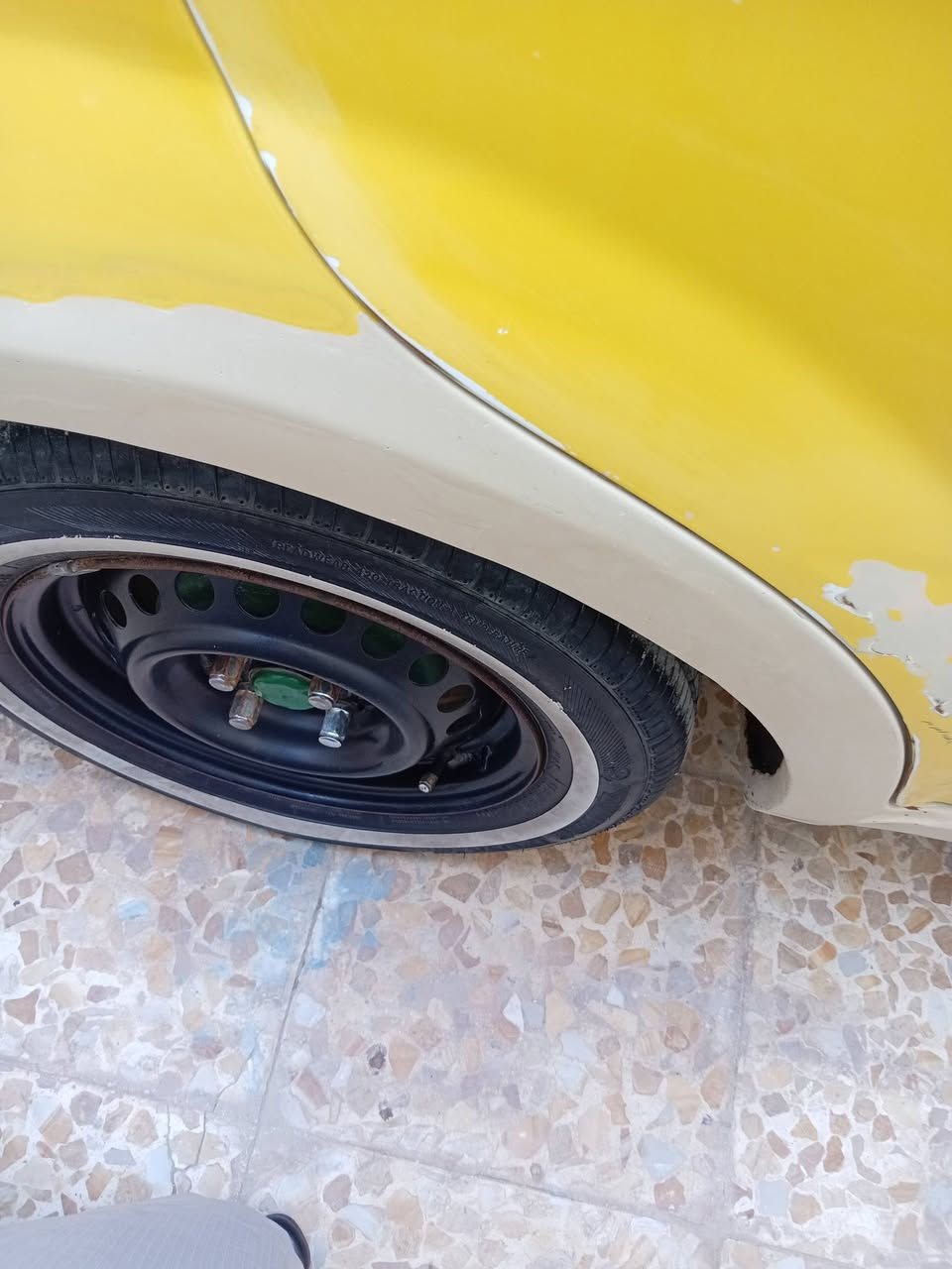 السلام عليكم
سياره افيو موديل 2011
داخل لونين كير ومحرك بحاله جيده مبدل جاملغ كدام يسار 
بيها كابون بانزين رقم الماني 
طخه بل صندوك  هيئه وغرامات صفر تعال شوف سعر    50  ومجال قليل هاتف                ***********  مامتواجد عالفيس خابر وشوف بعينك
