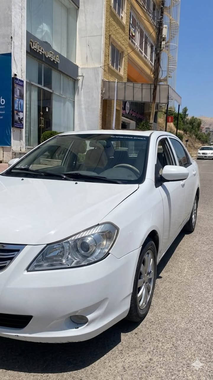 Byd 2013 
فوول سلاید چوار جام کارەبا شاشە
گێر ئۆتۆماتیک Abs
چوار تایەی تازە گێڕ و مەکینەی بیلاد  بەشەرتی ١٠٠ فیتەر 
٣٥$ گەڵاو معامەلەیەکی برایانە 
سەیارەکە ماڵی دۆستە ئی مەعرەز نیە 
ڕەقەم بەخایە سەنەوی ئەسڵە  بەشەرتی مرورو سەیتەرەو دارو بەرد بۆ هەولێریش کێشەی نیە 
تەبریدەکەی تەنها بۆریەکانی ئەوێش بەشەرت 
تازە دەبۆی ئیستۆپ و بانس و ڕۆنی بۆ گۆڕاوە تەنها سایەقێکی ئەوێ 
***********
*********** Singapore
