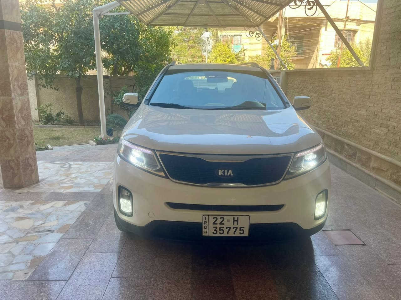 السلام عليكم اخوان 
كيا سورنتو ٢٠١٥ خليجي كفاله 
بدون صبغ حتى دعاميات 
رقم اربيل الانكليزي جديد 
مواصفات السياره 
بصمه.  بردات بوب.  كامرا
 كشن كهرباء  سبعه راكب ٣قطع تبريد 
ويل كب   لدات امامي. لدات خلفي 
حساسات   تبريد بيانو   شاير بالمري
 بلوتوث سيدي 
ماشيه ١٣٢فقط حقيقي كيلو 
كير مكينه صدر تبريد جدد برغي ما مفتوح بيها 
السياره بيها شخط الباب عكس السايق فقط 
السعر ١٧٣ وبالعافيه ع ياخذها 
مكاني بغداد العامريه 
***********
