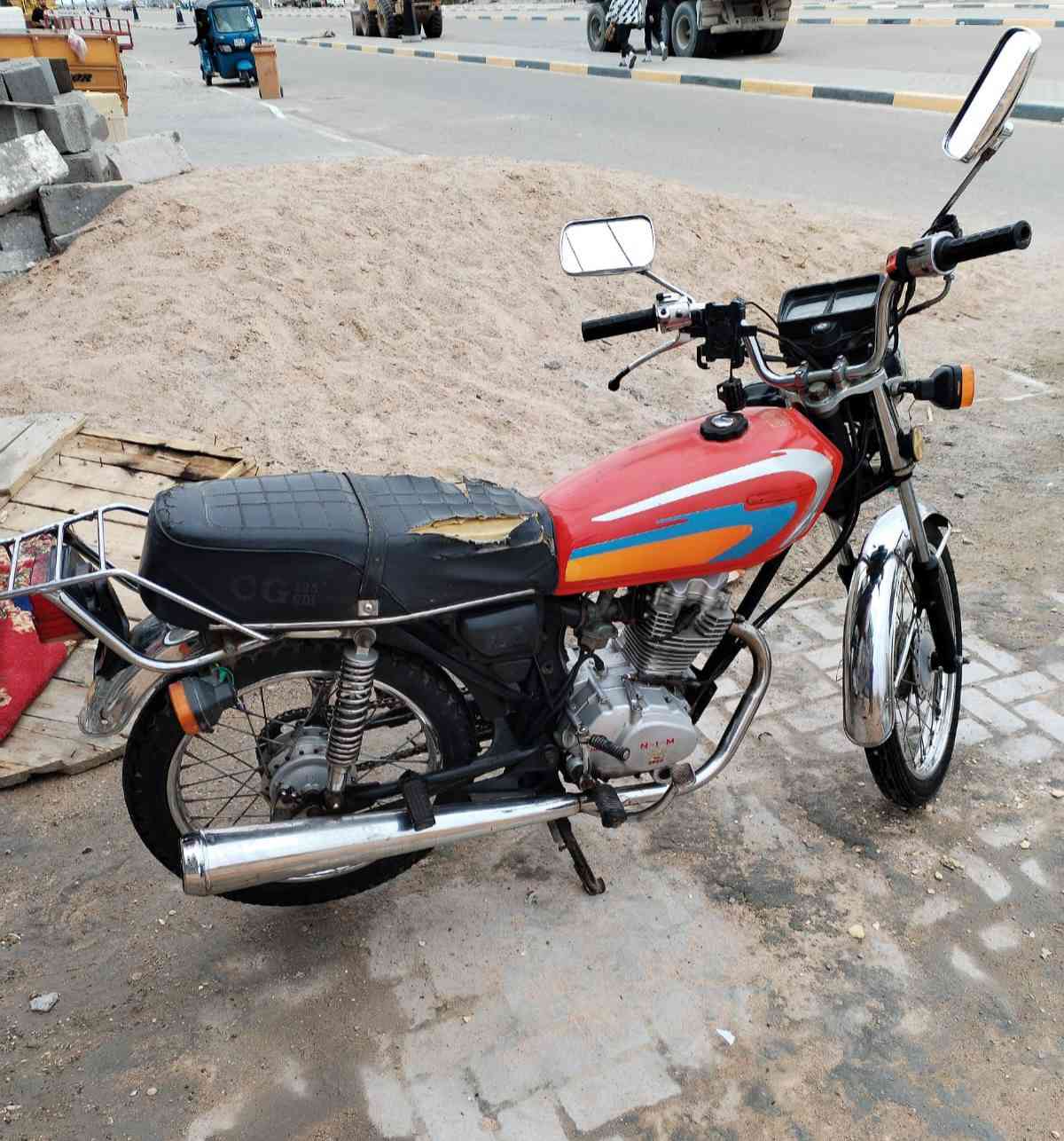 سلام عليكم دراجه نامه (اوراق اوراق مديل 2021) دراجه نضيفه اروح بيه لدوام وارجع ما متعبه مكينه خير من الله مبدل بس بستم ولفات دراجه تجي كبل ترقم السعر 750 وبيه مجال مكان البصرة رقم الاستسفار ***********
