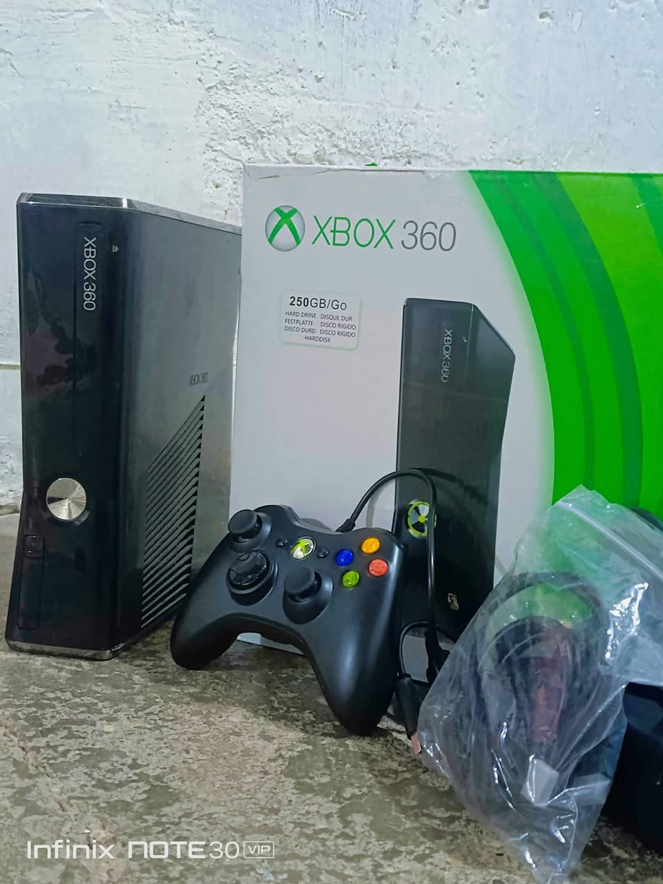 اكس بوكس360 سلم للبيع مستخدم اوربي
💽 هارد 250gb
🕹عدد الالعاب 148 لعبة متنوعه من بيس و gta و حرب وغيرهة
🎮 ليدة وحده بس مال جهاز اجت وياه ولمحوله واير Hb 
📍لمكان ديالى شهربان / رقم ***********( سعر 110 وبي مجال)
