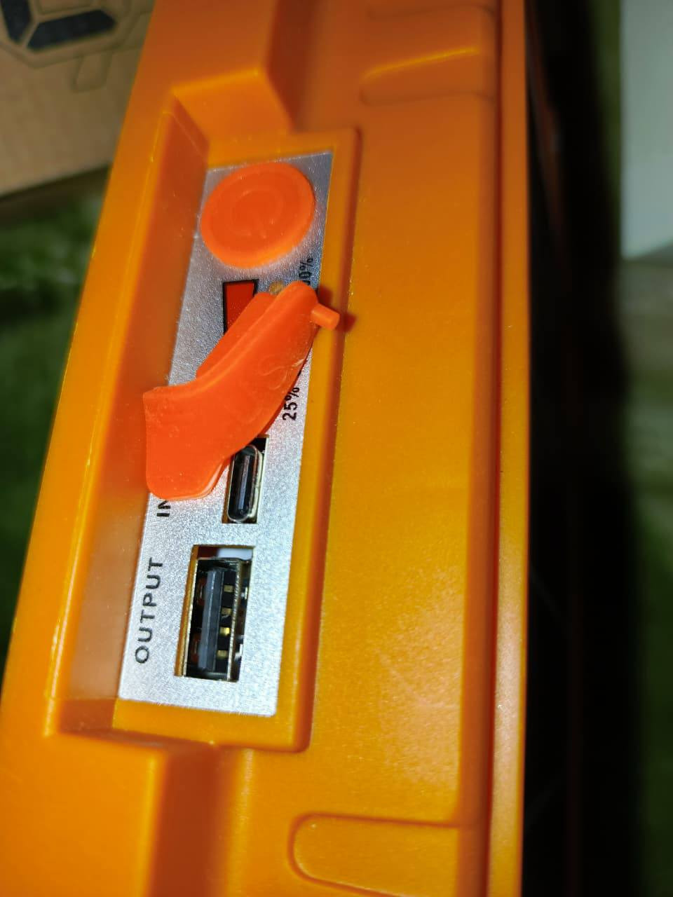 غراض كلهه جديده بالباكيت ما مستعمله 
يو بي اس  سعر٢٥ قفل
بلاجكتور طاقه شمسيه خمسه تقسيمات اناره يشجن جهاز التلفون بي مغناطيس اي مكان يربط  سعره ٢٠ قفل 
ساعه الاكترونيه حجم ٢٥ سانتيم سعر ١٢ 
مكاني ابو غريب خرنابات شارع السجه ***********
