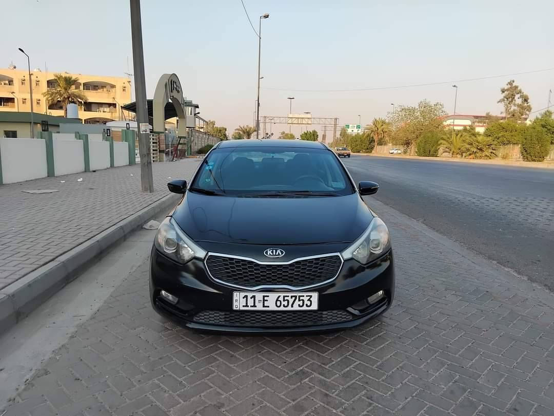 السلام عليكم سياره فورتي امريكي محرك ٢٠٠٠ دوش للبيع السعر ١١٠ وبيها مجال حادث دعاميه وبنيد للتواصل واتساب ***********
