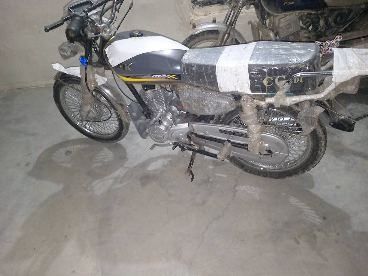 عيدكم مبارك

للبيع فقط بدون مراوس
ماطور سونلنك 2025 نضافه فول 5كير سلف محرك كبس مامفتوح نشاط فول كهربائيات شغاله نكره سلف السعر 560 وبي مجال حك الجيه والله حي الشرايه للاستفسار الاتصال على الرقم *********** بي واتساب
العنوان ناحيه الزاب _صباغيه
