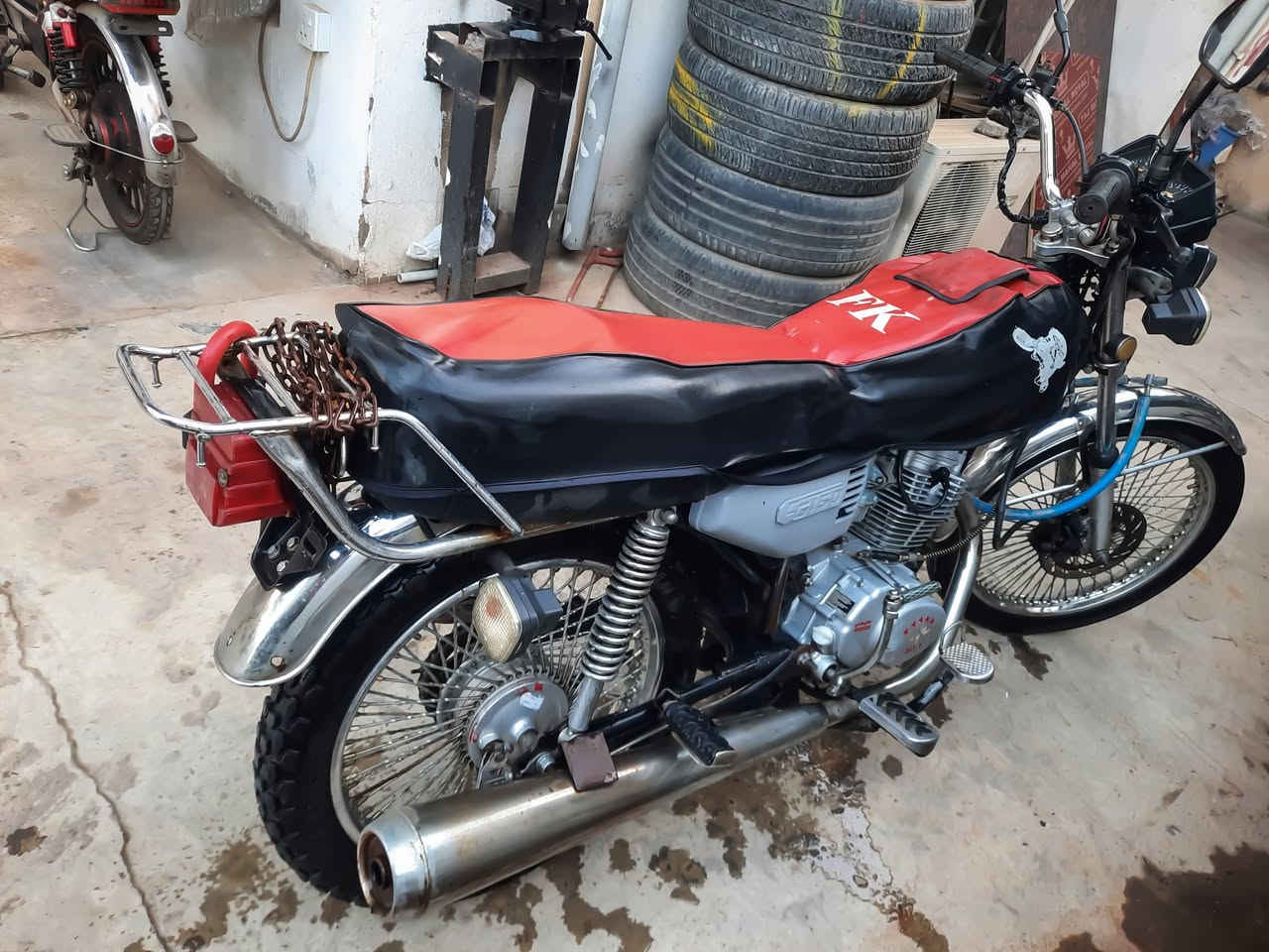 بارت عيتاني 4 غيارات منفيس موجود 

سبب البيع: قلة الاستعمال

المشاكل الموجودة: الغامزة اليسار الخلفية و الجحش الكبير (قواعد الماتور)

السعر 350


**إذا كنت صاحب هذا الإعلان وتريد حذفه لأي سبب، رجاءا أرسل رسالة إلى الدعم الفني**