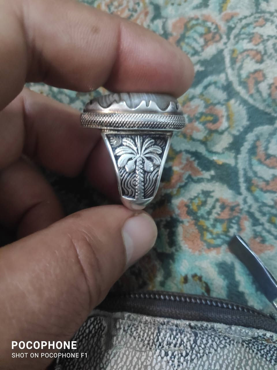 جزعه
دلوه 
قديمه. حجر وصياغه 
تواصل خاص 
بغداد


**إذا كنت صاحب هذا الإعلان وتريد حذفه لأي سبب، رجاءا أرسل رسالة إلى الدعم الفني**