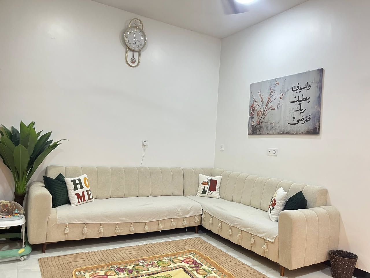 مرحبا بيت مساحته 50 متر الواجهة 5 النزال 10
صاله ومطبخ وصحيات والطابق الثاني بي غرفتين
 الدورة البعيثة
للبيع  العدل الثالث شارع مفتوح موقع مميز شارع عريض تنازل شركة القلعة البيضاء بسعر مناسب للتواصل مع هذا الرقم ***********
