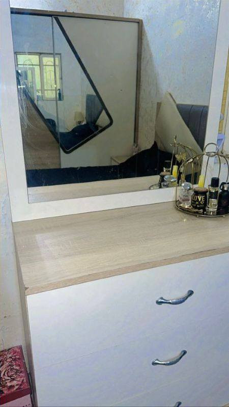 غرفه تركيه محتاجينه فلوس كنتور4بوب سلايت جربايه ميز تواليت وتوابعها رقم ***********
