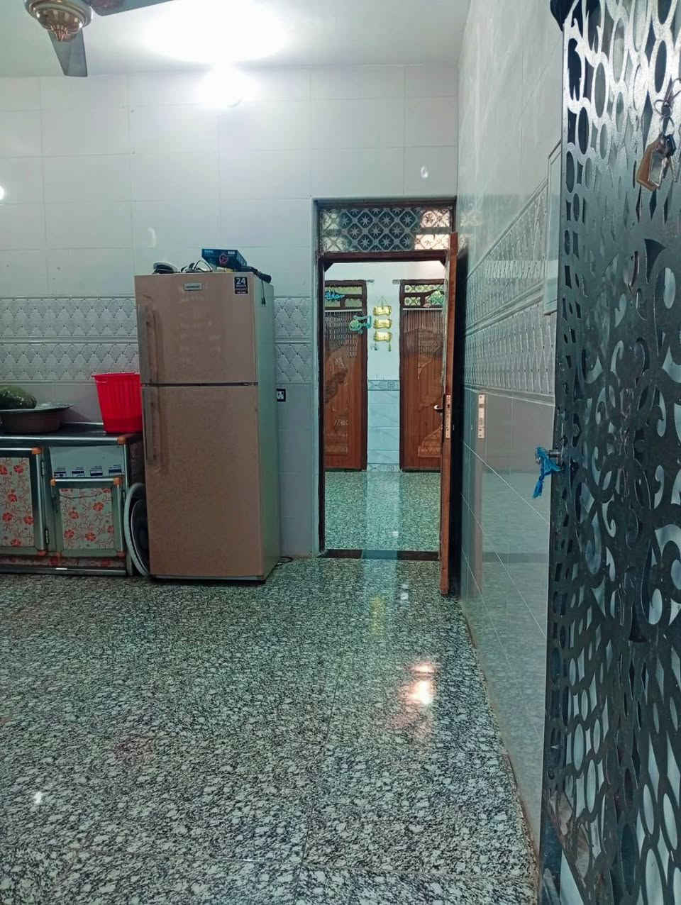 السلام عليكم بيت للبيع  بناء جديد
مكمل مساحه 200 متر      سعر مناسب 

الهاتف ***********

/عنوان علا طريق الشفيج مقابيل البراز

يتكون من 

غرف 2

 ومطبخ وصاله ودونيه
