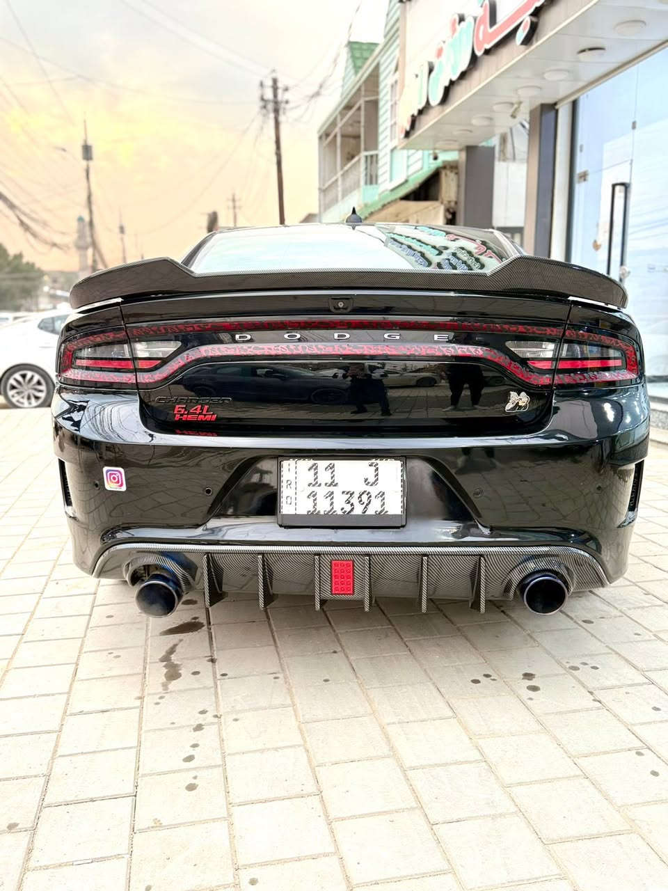 السلام عليكم
جارجر سكات باك موديل 2020 
 السعر187$ 
SRT  6.4L  V8 مكينه 
اللون اسود 
الممشى 45 مايل
السياره بـ اسمي شخصياً رقم جديد وهزه جديده
فول مواصفات عدا الفتحه
دشبول وبطانه البيبان خياط
مقاعد جلد وكنتاره تدفئه وتبريد
اضافات كاربون فاير من الداخل والخارج
برمجه وتفريغ وبگ فاير وصوت الاكزوز رعب
بيها جهاز رفه ستروكر
منظومه زنون وبلاجكتور كلش قويه
تبديل دهن جديد
گير ومكينه واكسل وتبريد كفاله بشرط
الحادث كما موضح بالصور جاملغ ايسر وبنيد فقط شواصي كفاله
وهنا انطخت عندي باب الايمن وداخل الباب وربع القماره تصليح والباب تبدل نفس اللون يعني صبغ قطعتين وقماره 
العنوان/ بغداد الامين ا
الاتصال  او وتساب ***********
