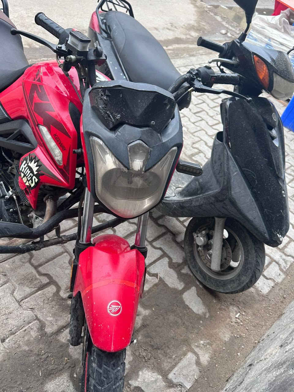 السلام عليكم كيواي موديل 2022 مرقم بغداد 
للبيع او مراوس ببوكسر دراجه مكفوله بيها نقص دبل أمامي تعبان بس رايدها ب 1400 مكاني بغداد حي العدل 
***********
