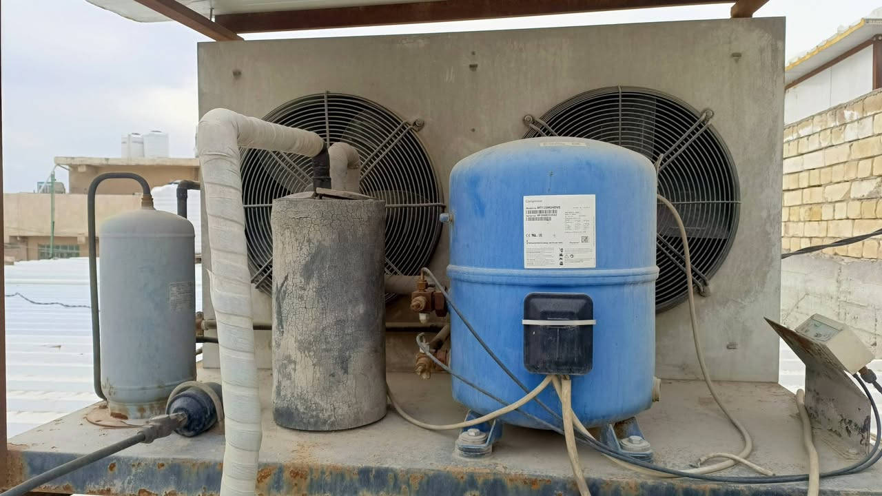 براد للبيع 10 طن تبريد مع غرفه 3في 6
شغال 100 بالميه 
***********
