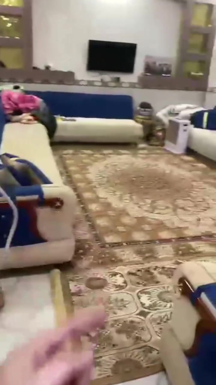 السلام عليكم 
بيت زراعي للبيع طابقين مجاور الشيخ اسعد ياسين 
بناء حديث درجه اولى المساحه الكليه ٤٠٠ متر بناء ٢٠٠
 وحديقه ٢٠٠ 
البناء الطابق الارضي
طرمه ٤متر ديوانيه 5.5 في 4 ونص 
مطبخ 4في 4 ومطبخ ٤في٤ سيراميك للسكف
 صاله عشره متر 
صحيات داخليه وخارجيه
 منور غرفتين الاوله ٥في ٥ والثانيه ٥في اربعه ونص
الطابق الثاني غرفه 6في 4  وصاله 7متر وصحيات فوك وسطح.

مموقع مميز جدا *********** للاستفسار او مراسلة الحساب 

شعندك بيت قطعه محلات اتصل علينه واحنه نتكفل بالباقي
