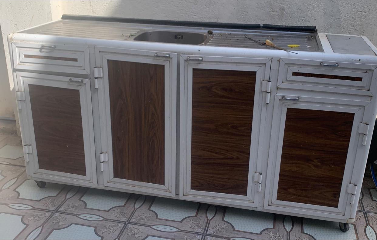 كاونتر طول 3 متر معلق مع سنك مستعمل نضيف ومرتب ..


**إذا كنت صاحب هذا الإعلان وتريد حذفه لأي سبب، رجاءا أرسل رسالة إلى الدعم الفني**