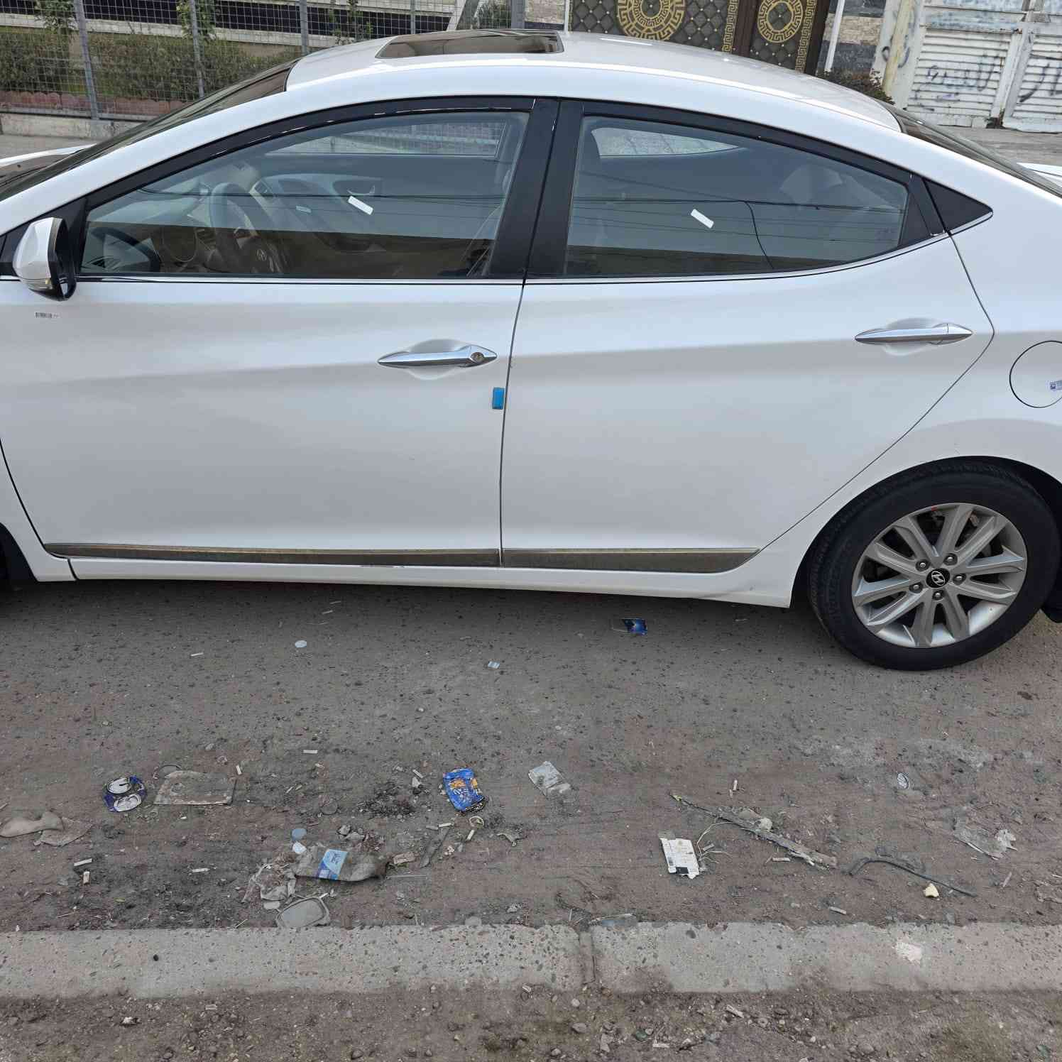 سلام عليكم الانترا 2015وارد خليج بيها بس باب مبدل بدون ضرر مكينه 1800 فول مواصفات فتحه كراسي جلد من عده بصمه مكفولة سيارة نضيف ماشيه 116 سعر 120بيها مجال حك جيه عنوان بغداد حي اور قرب جامع فردوس استفسار عل رقم ***********
