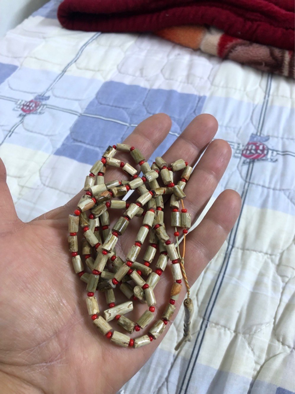 السلام عليكم

سبحه عقيق يماني شجري ١٠١ مع كركوشه فضه ايطالي عيار٩٢٥

سبحه  ١٠١ يسر البحر الاحمر مع فواصل مرجان

سبحه ٣٣ حجر التايكر

للاستفسار اتصال او واتساب ***********