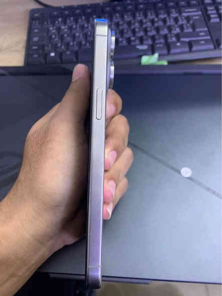 ايفون 15 bro max ذاكره 256 بطاريه 88 نضافه 100 /100 جهاز مابي ولا زلغ السعر المطلوب مليون و100 للتواصل واتساب *********** مراسله فقط بغداد
