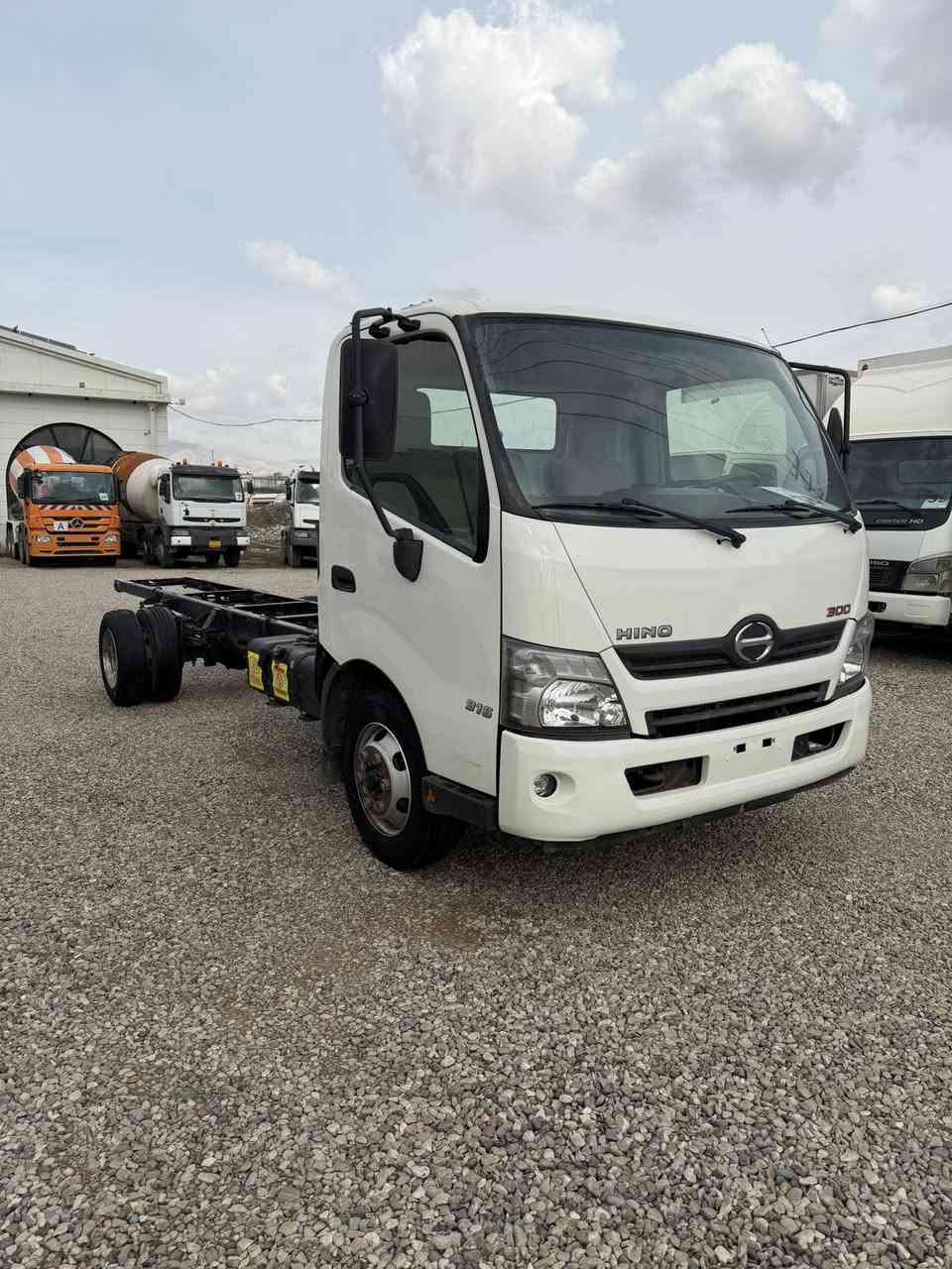 🤍🤍هينو شانصي . شركة تويوتا 🤍🤍
أول شي. سيارة. ره قم. ( 1 )✅
موديل. ٢٠١٩
حجم. ٣٠٠
طول. ٦.٢٥ روبع 
محرك. ٩١٦
كلم. ٤١.٠٠٠ الف ماشي
مواصفات. خليجي 
محرك. ٤ سلندر. سوبر
گير ٦ نمر
تايرات. ١٧.٥ نص بيلادي 
جام كهربائي 
هاف
تبريد بيلادي 
ئيرباگ
سيارة مكفولة كفالة عامة 
دخول. جديد

📍مكان. سليمانية طريق طاسلوجة
معرض الشعب 
Tel. 0772 132 3030
WhatsApp. 0770 156 0696
