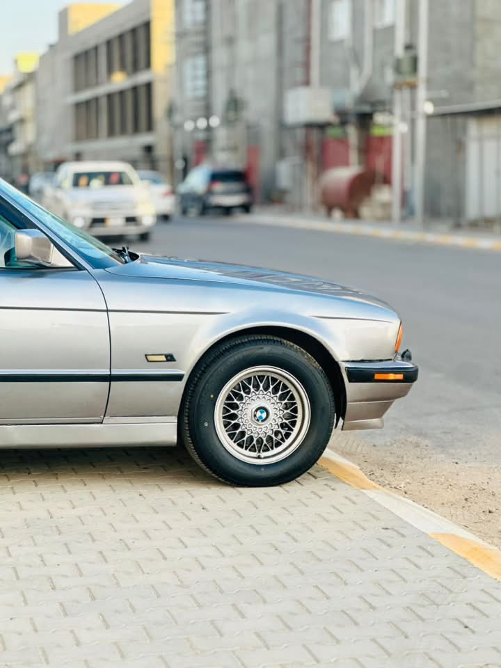 السلام عليكم للبيع
بي ام حجم 525اصل وفصل 
سنويه وبليته 
موديل 1991
محرك مسكر شرط كير وتماتيك شرط صدر امامي خلفي جديد تخم تاير جديد ويل خليها جديد السيارة بلاديه صبغ عام جماليه بدون حادث قطرت خياس مابيها رقم كركوك دولي
شرط التحويل سنويه لل 30
غرفه جديده 
تبريد ثلج ❄️ 
السعر 62وبيه مجال مكاني صلاح الدين تكريت ***********
