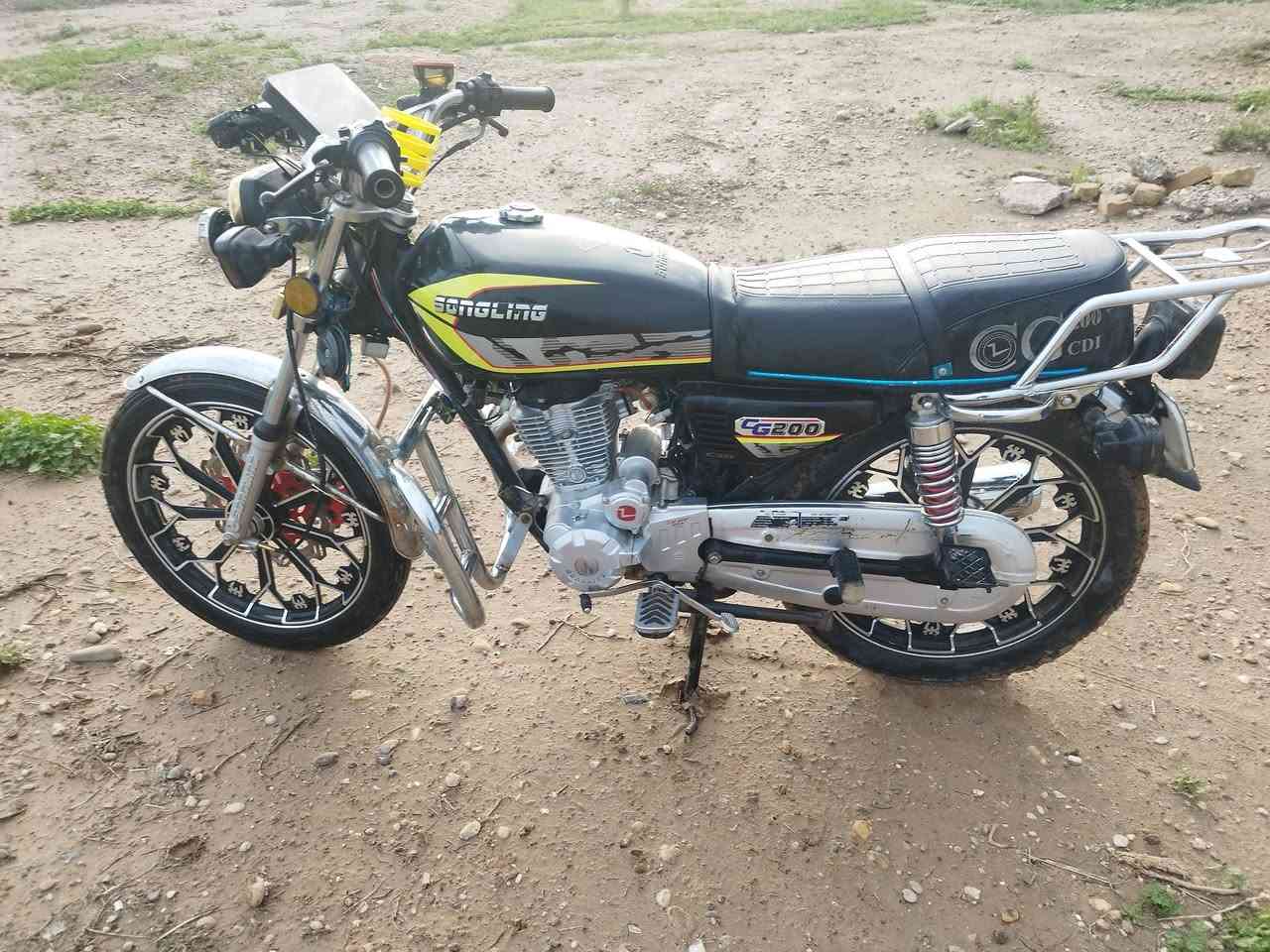 سلام عليكم دراجه للبيع نوع سولنك موديل 2024الدراجه بلادي محرك شرط مو ممدوده عليه سبانه باتري جديد +تشغيل عن بعد +منفيس الدراجه كامله مكمله المكان العباسيه رقم الهاتف ***********
