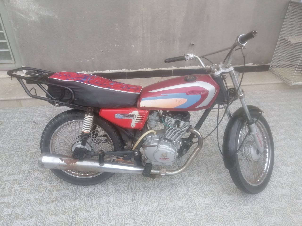 سلام عليكم،، تايكر موديل ٢١ اوراق كامله،، مكينه مامفتوحه شرط ماتسمع صوتهه بيع مستعجل ب٣٨٠ هذا رقم صاحب الدراجه *********** مكاني السماوه وتساااب انه مكلف بنشر،،،
