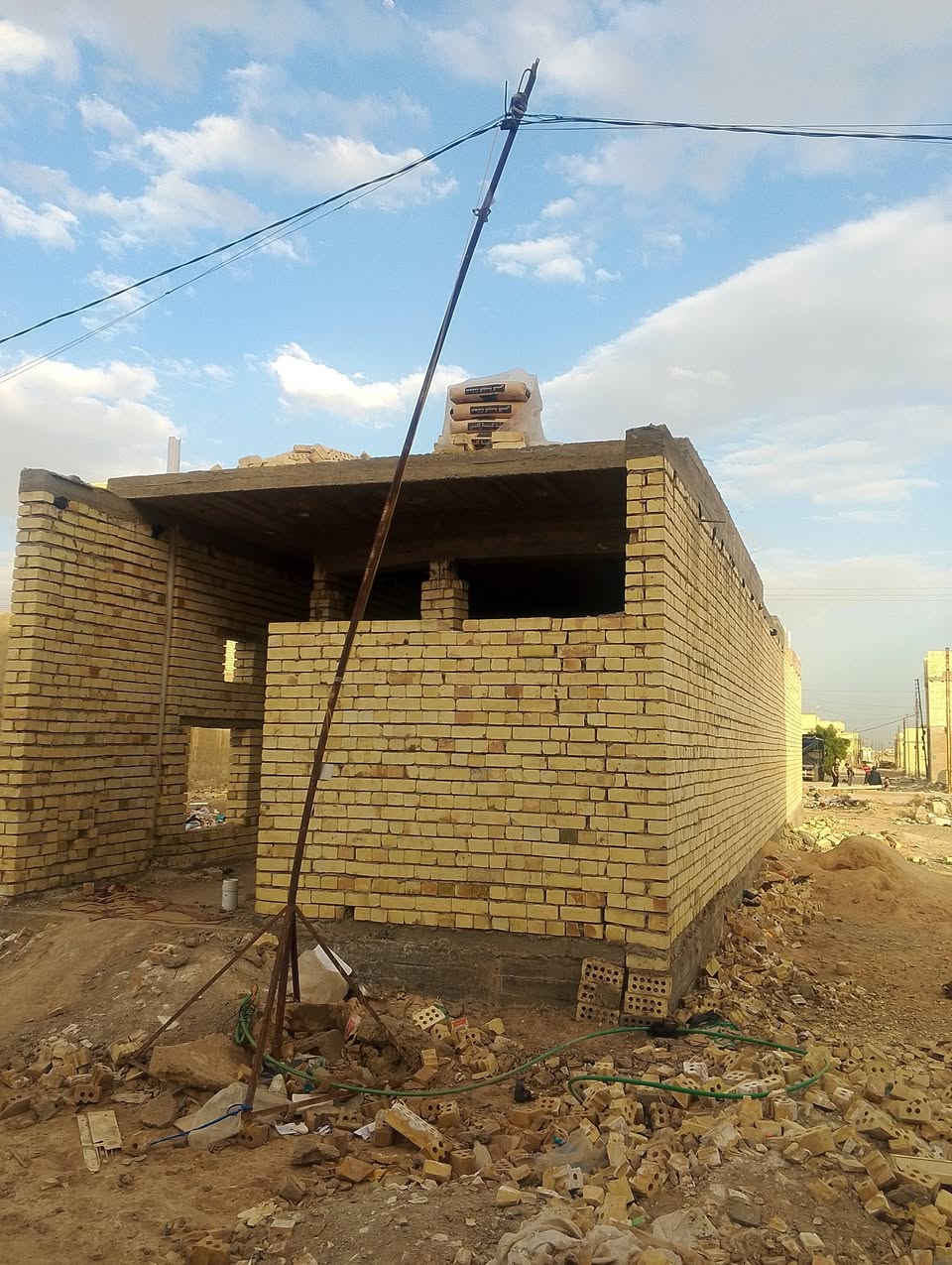 من أحلى العروض والمميزات هيكل للبيع طابق واحد بدون بيتونه واستاره المساحة 100متر 5في20 حي الزهور الزراعي الاستفسار والاتصال على الرقم أو على الواتساب ***********
