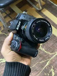 كامره نيكون 700 نضافه 70%  البيع ب450 وبيهن مجال الشراي وهاذه رقمي 078...