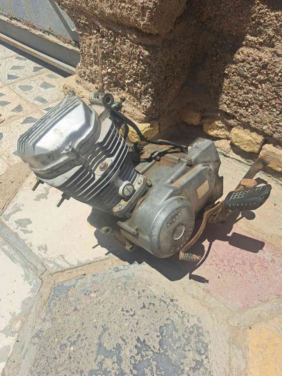 محرك اربعه كير للبيع شغال مال دراجه جانت متروكه 
وغراض دراجه للبيع 
المحرك سعره ٣٥ قفل ابيع كوم حديد 
الغراض ب٢٥ قفل 
التانكي بعده جديد


**إذا كنت صاحب هذا الإعلان وتريد حذفه لأي سبب، رجاءا أرسل رسالة إلى الدعم الفني**