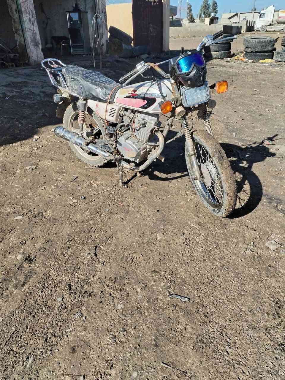 السلام عليكم ماطور تايكر للبيع موديل 18وايرمنيه كلها تشتغل تواير جدد سعر 200بي مجال  للستفسار تصال علا رقم ***********مكاني بل كسك مراوس يرهم
