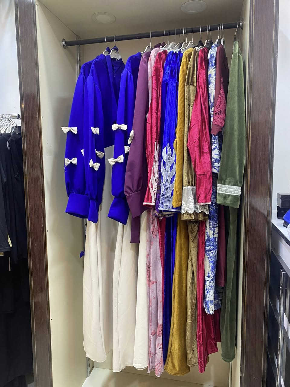 مرحبا هذا الديكور عندي للبيع  للستفسار ***********
