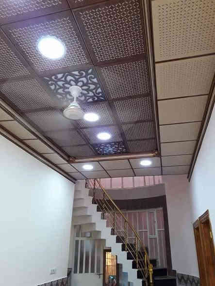 يعلن مكتب عقارات أبو انور فرع الطويسه عن وجود بيت البيع في حي الرافدين مساحة 177 متر وجه 11 متر طابقين يحتوي على 4 غرف نوم وصاله وستقبال ومطبخ وصحيات وكراج بناء 2018 قريب على الشارع العام 10 متر البيت فارغ جاهز السكن مكان راقي ممتاز الستفسار الاتصال//***********//***********// كما نستقبل جميع عروضكم وطلباتكم التجارية والعقارية المكتب مجاز قانونيا المكتب ماقبيل مطعم الحسون عقارات أبو انور فرع الطويسه
