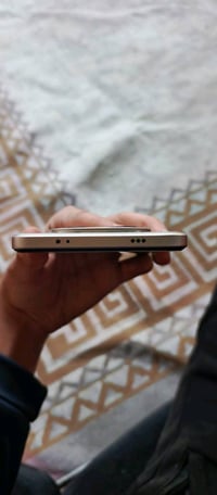 ورحمه الله وبركاته  ريدمي نوت 15 برو 4 جي  ذاكره 256  لون تيتانيوم فخم...