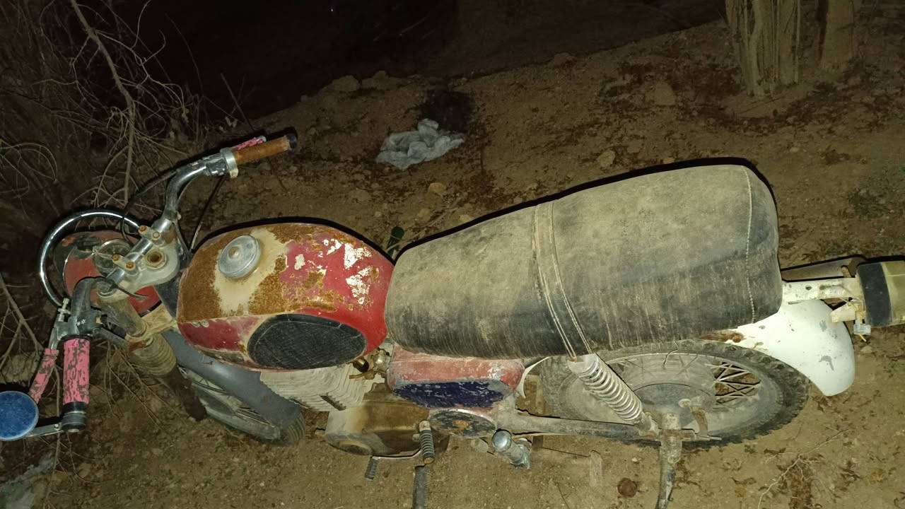 السلام عليكم ورحمه الله وبركاته 
للبيع سعره ٤٠٠ الف دينار عراقي 
للاستفسار.  على الرقم ‏‪***********‬‏
