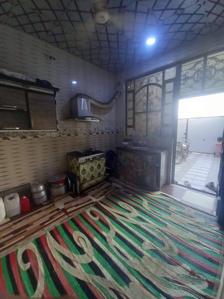 دار للبيع او الايجار 3غرف وصاله ومناور عدد2+كراج مساحة البناء200م طابقين الطابق الاول بناء طابوق والطابق الثاني بناء بلوك تاجريان الطابق الثاني غرفتين وصاله وحمام يحتاج فقط لبخ وسراميك كهربء وماء واصل 
الدار باسمي وقف سني تحويل ثاني يوم
بسم المشتري
العنوان طريق الوسطي قرب مدرسة الصفره شارع قمر بني هاشم الاتصال علئ الرقم مباشر بدون دلال ملاحضه للايجار او البيع
بالنسبه للجيران ذهب الذهب منطقتي امنه 100%
هاتف ***********
