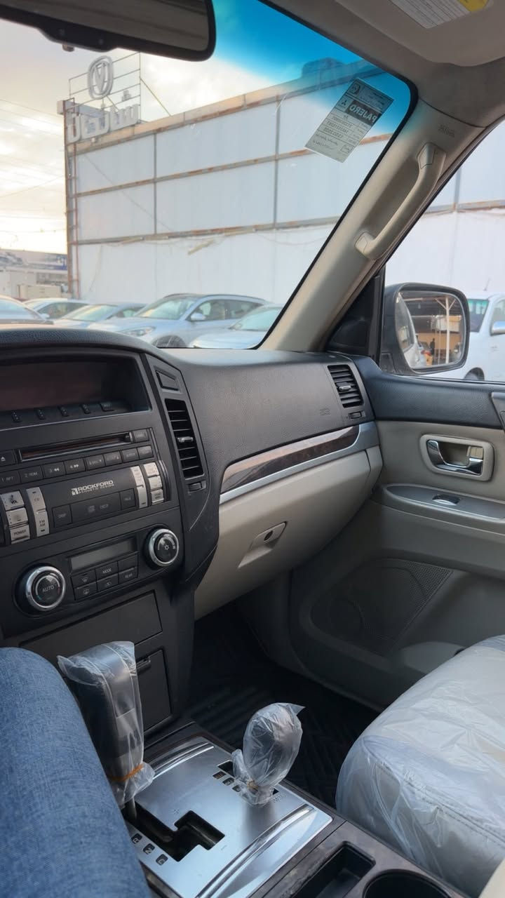 باجيرو 2009 حبتور
 فول مواصفات
 خليجي 
السياره جديده مال جناي 
فورويل 
 كشن كهربائي
 اشارة بل مري شفط 
تحكم ستيرن  
فتحه 
ثلاجه
تبريد ثلاث قطع 
حساسات خلفيه 
دمام خلفي 
 تخم تاير  
رقم مميز
سياره جديده لوك محرك V6
سعر 125 وبيهه مجال 
الرقم ***********
