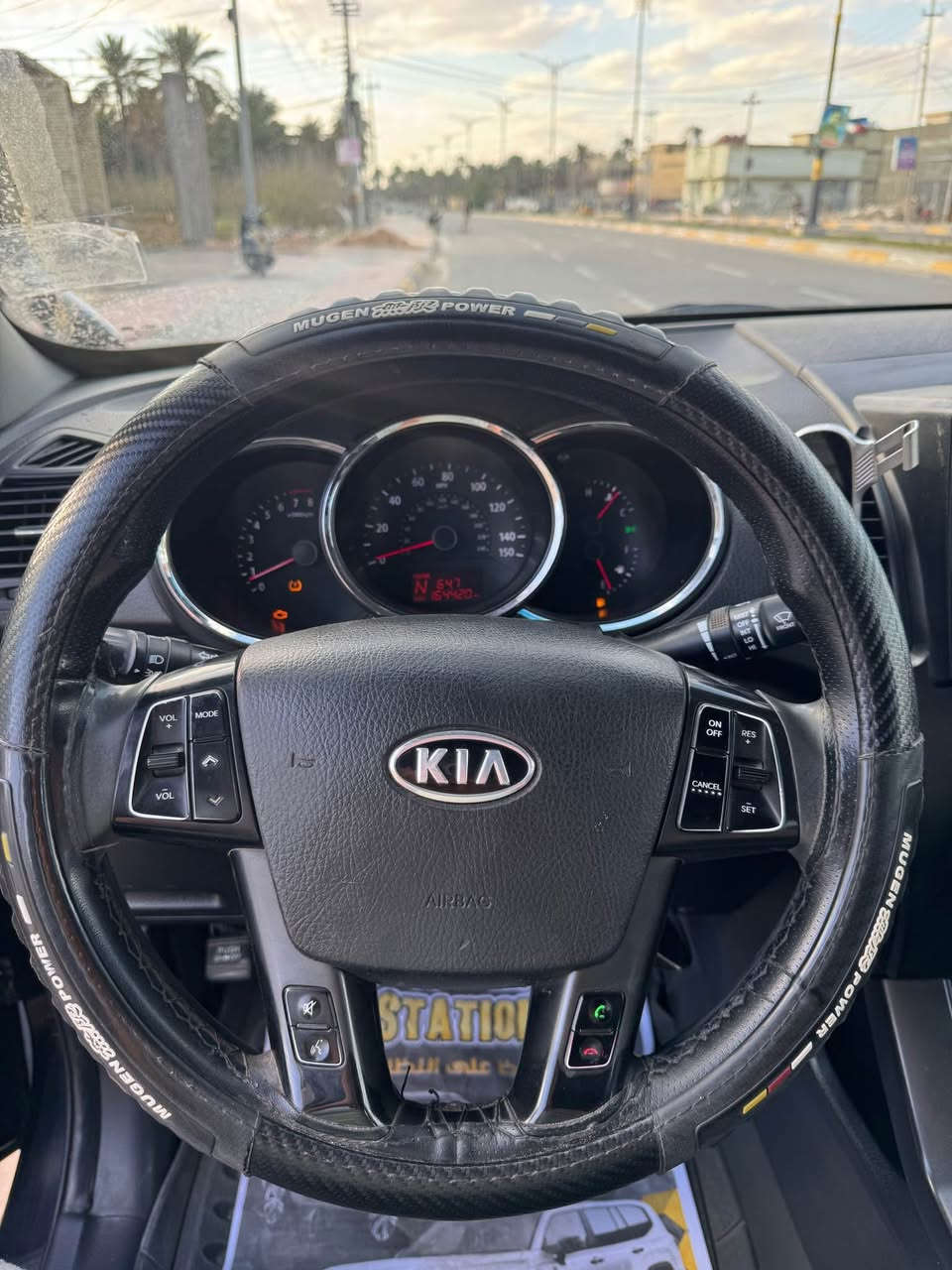 سلام عليكم 
للبيع سورنتو ٢٠١٣ وارد امريكي السياره بدون حادث بس بيه صبغ بل باب الصدر يعني قطعه وحده السياره كلش نضيفه.

الموصفات/
السياره 4X4 وتكدر تفصله يصير سحب امامي
المحرك ٦ سلندر ٣٥٠٠ LX
السياره بيه نضام المنحدرات
سياره ٧ راكب
قطعتين تبريد شغال
السياره ماشيه 164

مكان السياره كربلاء السعر 140$
رقم التلفون *********** كربلاء, العراق
